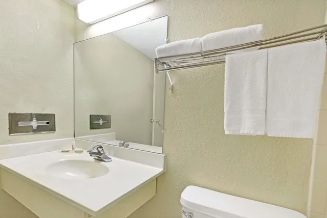 غرفة قياسية بسريرين كوين، Super 8 by Wyndham Indianapolis South 7/7