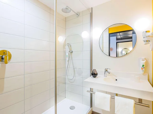 شقة بسرير مزدوج وسريرين منفصلين، Ibis Styles Paris Meteor Avenue D'italie 3/3