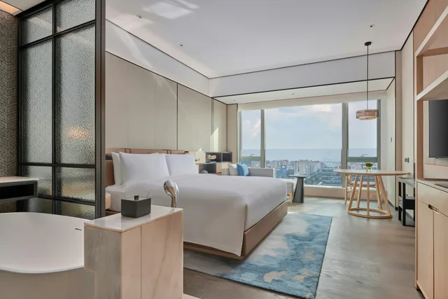 غرفة بسرير كينج بإطلالة على الحديقة، DoubleTree by Hilton Shenzhen Airport 3/4