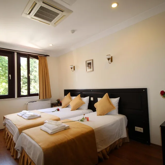 غرفة ثلاثية بإطلالة على الحديقة، SULTANS HOTEL 4/10
