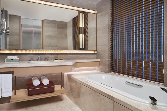 غرفة ديلوكس بسرير كينج، Sheraton Yunfu Xinxing Hotel 5/5