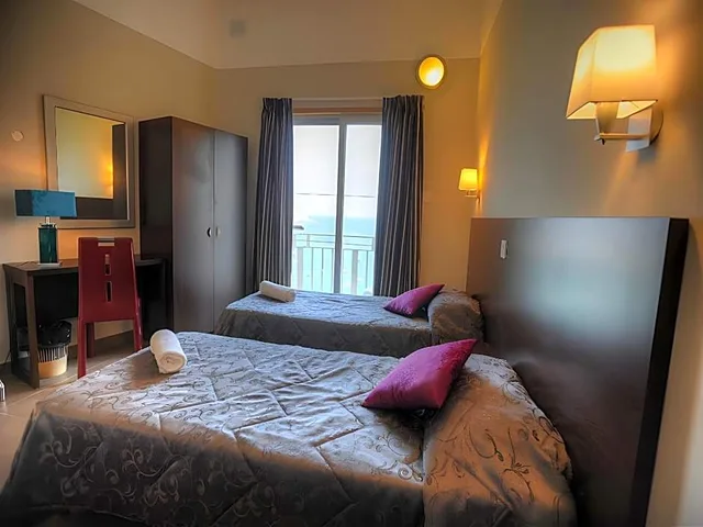 غرفة قياسية ثلاثية بسرير مزدوج، Carlton Hotel Malta 2/4