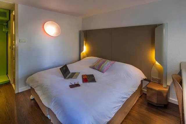 Comfort, Double Bed, Campanile Arles 2/5