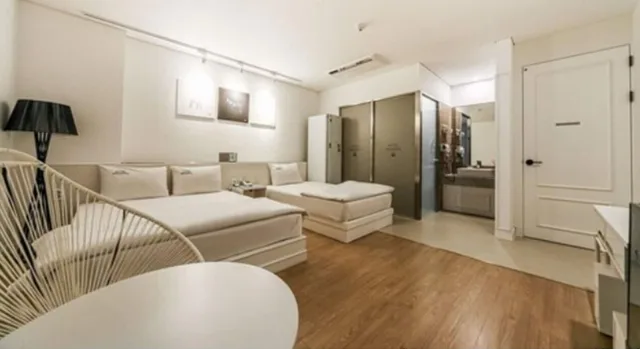 غرفة بريميوم بسرير كوين وسرير فردي، Hotel Insomnia 7/10