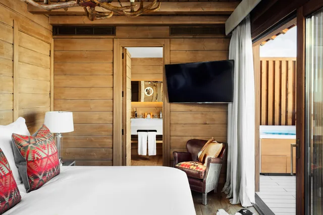 Deluxe, Lodge, Hot Tub، El Lodge 2/2