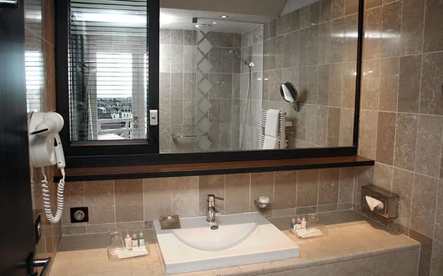 غرفة بسرير مزدوج بإطلالة على المدينة، Le Grand Hotel Des Thermes 6/6