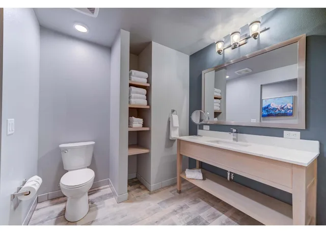 Suite, King Bed, Accessible, Hotel Peppertree Bend, BW Premier Collection 9/10
