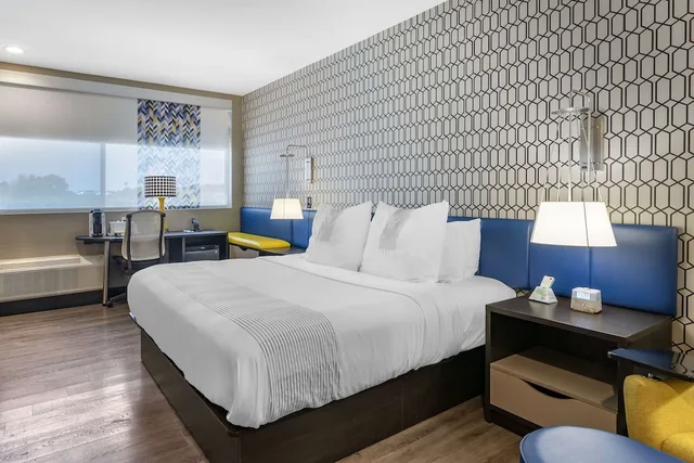 غرفة قياسية بسرير كينج، Glo Best Western Savannah-Gateway I-95 3/4