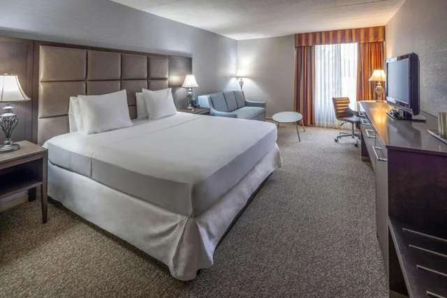 Standard, King Bed, Radisson Hotel Hauppauge-Long Island 1/3