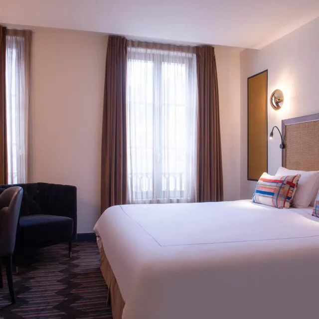 غرفة بسرير كينج، Mom Art Hotel 2/4