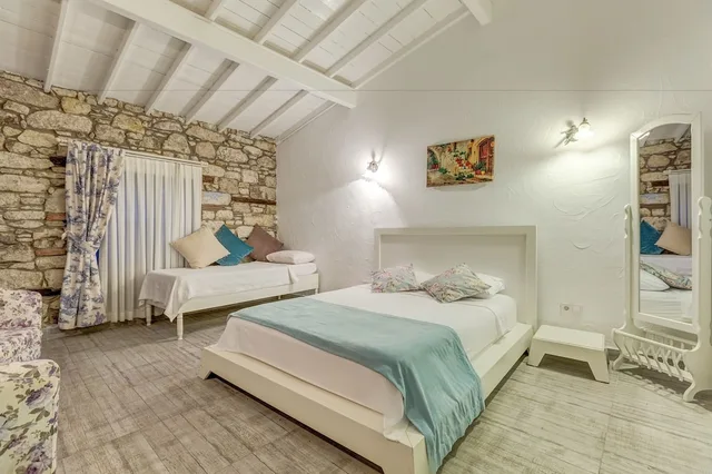 Design, Triple, 1 Queen and 1 Single Bed، Alacati Eski Ev Hotel 6/10