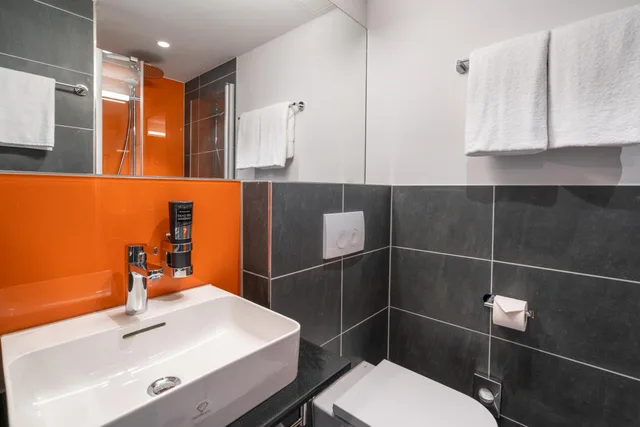 غرفة بسرير مزدوج وسرير بطابقين وسرير بطابقين، Campanile Frankfurt Offenbach 4/7