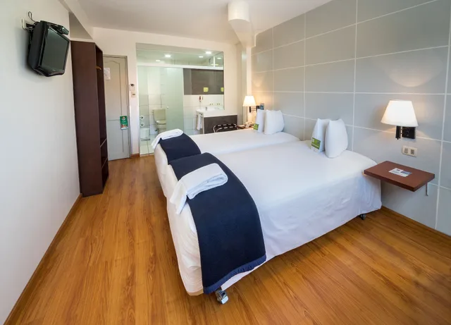 غرفة قياسية بسريرين منفصلين، Columbus Palace Hotel 1/5