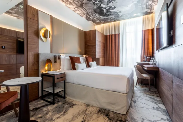 Junior Suite, King Bed, Eiffel View, InterContinental Paris - Champs-Elysees Etoile 6/9