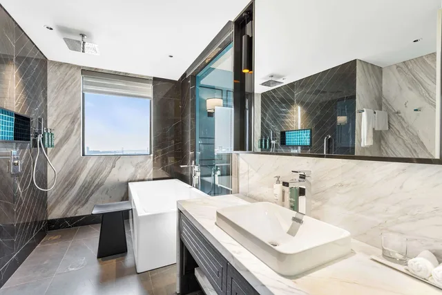 جناح جونيور بسرير مزدوج بحوض استحمام، Hilton Garden Inn Da Nang 5/7