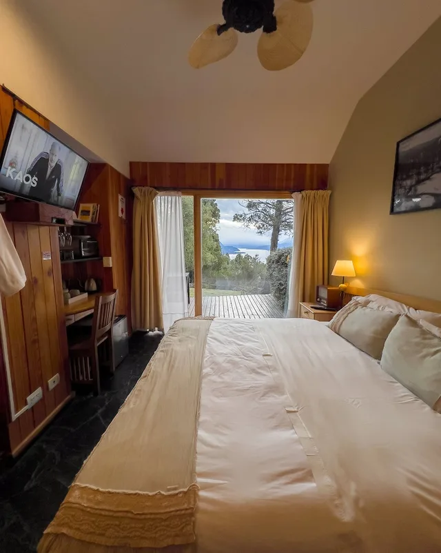 غرفة قياسية بسريرين منفصلين بإطلالة على البحيرة، Arrayan Lake View Mountain Lodge & Casa De Te Arra 1/10
