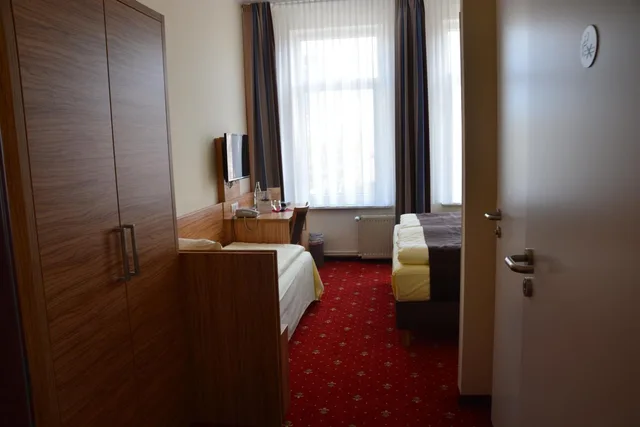 Room, Triple, Altstadthotel Harburg 8/8