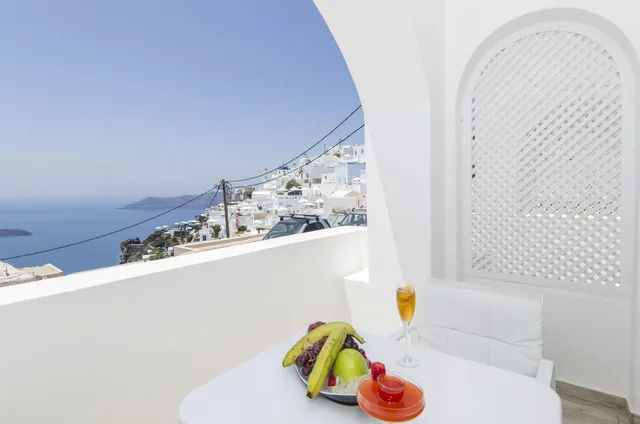جناح بسرير كينج بإطلالة جزئية على البحر مع أريكة، Aqua Luxury Suites 9/10