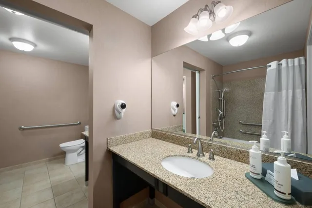 جناح بسرير كينج بشرفة بغرفتين لذوي الإعاقة، La Quinta Inn And Suites By Wyndham Paso Robles 3/3