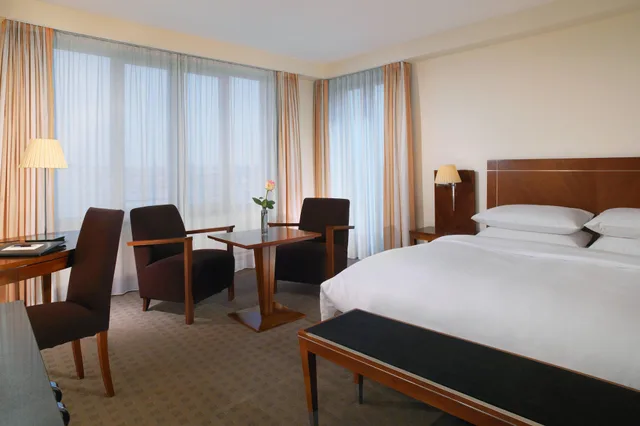 غرفة سوبيريور بسريرين منفصلين بإطلالة على الفناء، Sheraton Carlton Hotel Nuernberg 4/9