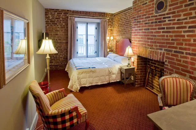 غرفة ديلوكس بسرير كوين، Auberge Place D Armes 6/10