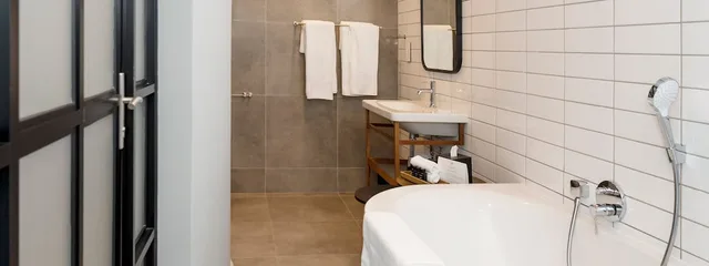 Courtyard, Deluxe, Twin Beds, Courtyard View, Bathtub, High Floor، The Weinberg Windhoek 5/5