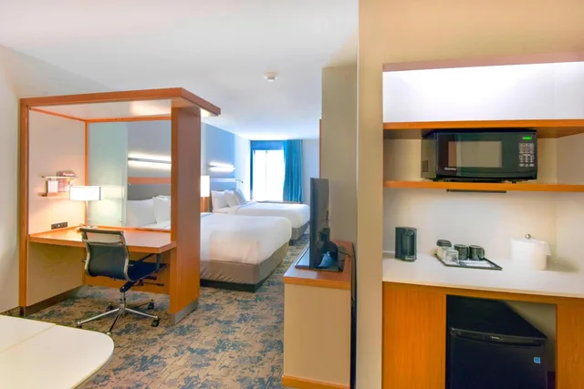 جناح بسريرين كوين مع سرير سحّاب إضافي مع أريكة، Springhill Suites Wilmington Mayfaire 3/3