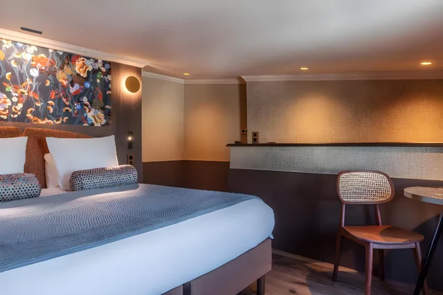 جناح جونيور بسرير كوين بشرفة، Maison Axel Opera Paris 1/2