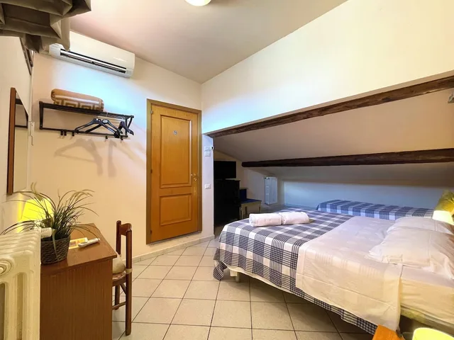 بنتهاوس اقتصادي بسرير كوين بحمام خاص، HOTEL LEOPOLDA 3/5