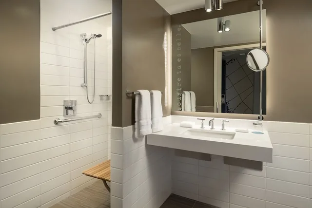 Urban, Suite, King Bed, River View, Corner، Le Meridien New Orleans 5/6