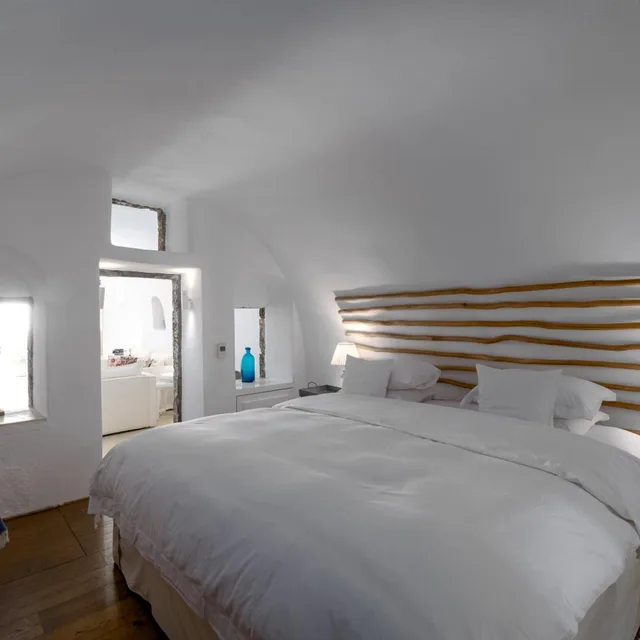 Interior, Iconic, Suite, Sea View, Plunge Pool, Jetted Tub، Iconic Santorini 1/6