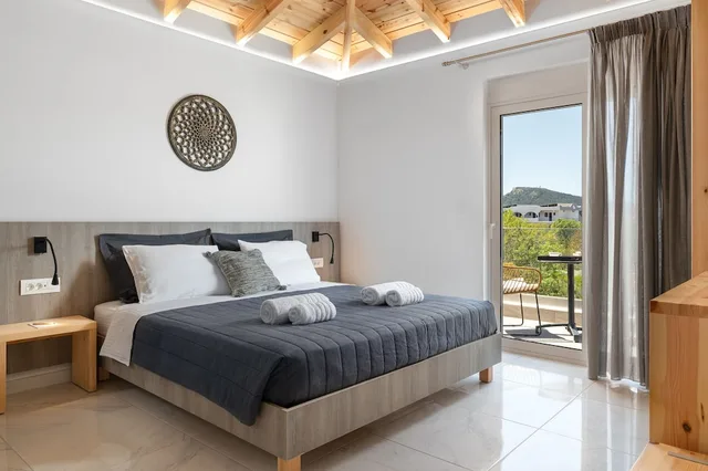 جناح جونيور بسرير كينج بشرفة مع أريكة، L&C Boutique Apartments 1/2