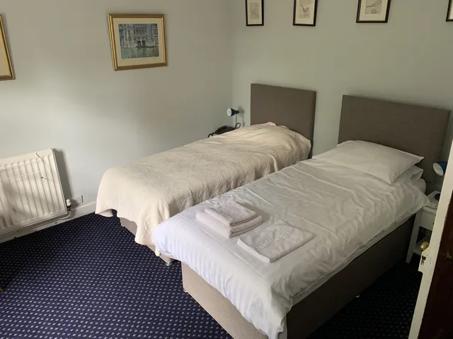 غرفة قياسية بسرير كينج، Whitchester Christian Guest House 2/2