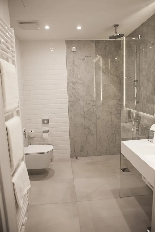 جناح بزنس بسرير مزدوج بغرفة نوم واحدة مع أريكة، H24 Hotel Berlin Lichtenberg 7/8