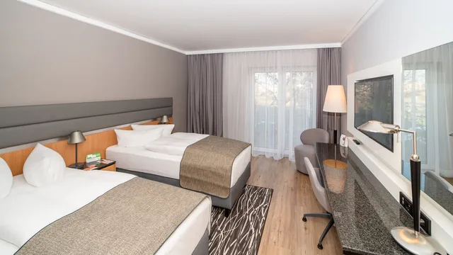 غرفة قياسية بسريرين منفصلين، Holiday Inn Berlin Airport Conference Centre Formerly Holiday Inn Berlin International Airport 3/10