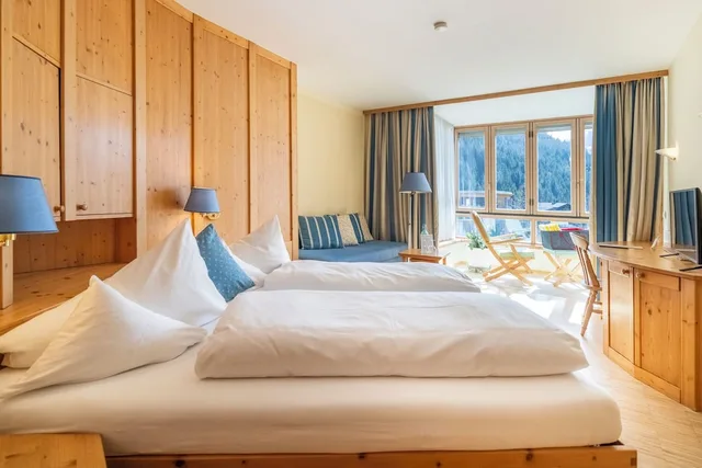 Deluxe, 1 Double and 1 Single Bed, Ortners Eschenhof 4/7