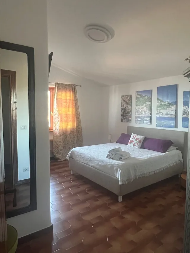 غرفة بانورامية بسرير كوين بإطلالة على البحر، B&B Villa Reginella 1/2