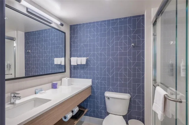 جناح بسرير مزدوج، Spark by Hilton Madison Central 3/3