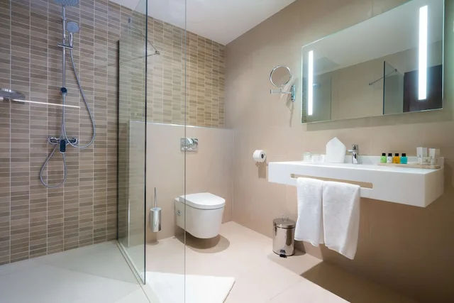 غرفة تنفيذية بسرير كينج، Golden Tulip Royaume 2/2