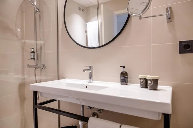 غرفة قياسية بسرير كينج، Motel One Madrid Plaza de Espana (ex. Mercure Madrid) 6/8