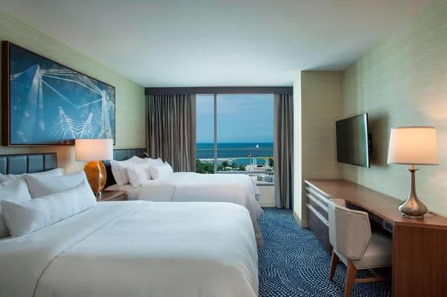 غرفة ديلوكس بسريرين كوين، The Westin Milwaukee 1/2