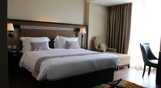 جناح جونيور، THE BELAGRI HOTEL AND CONVENTION 2/2