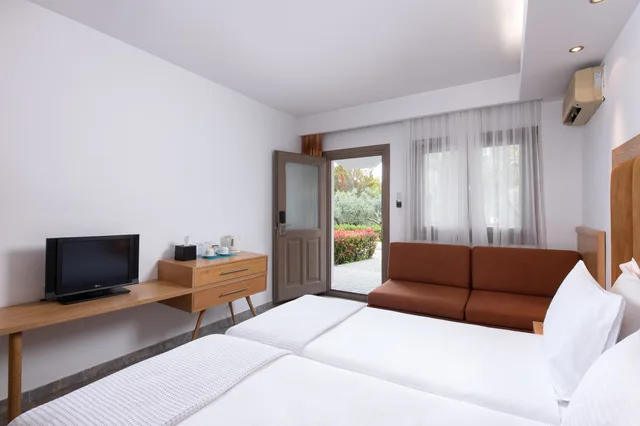غرفة بسرير مزدوج بإطلالة على الحديقة، Alexandros Palace Hotel and Suites 7/10