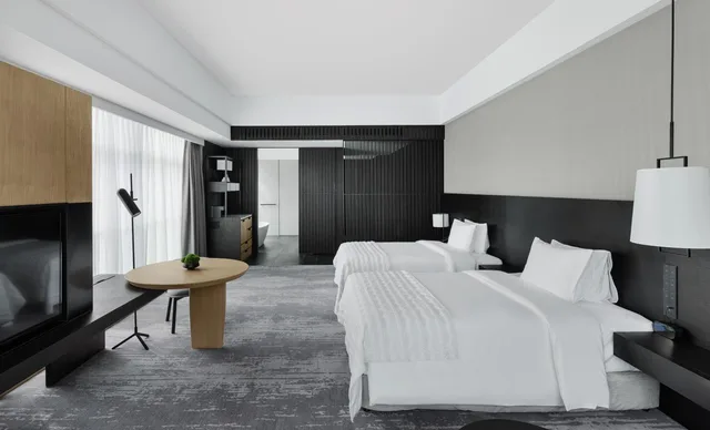 غرفة تنفيذية بسريرين منفصلين، Le Meridien Zhongshan 2/3