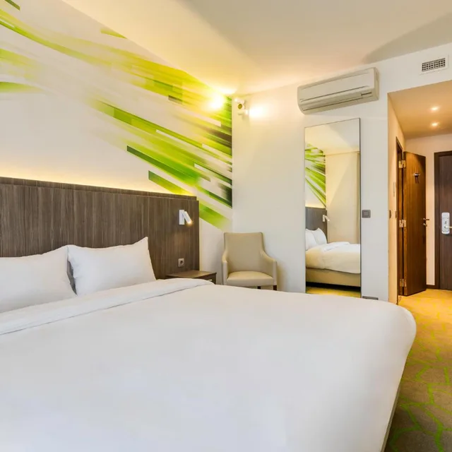 Superior, King Bed, B&B HOTEL Mons Centre 3/10