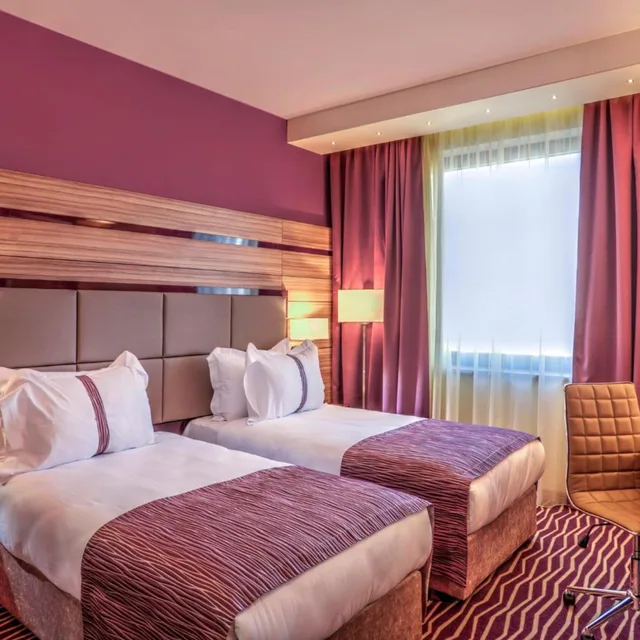 غرفة بسرير مزدوج أو سريرين منفصلين، Holiday Inn Plovdiv 1/10