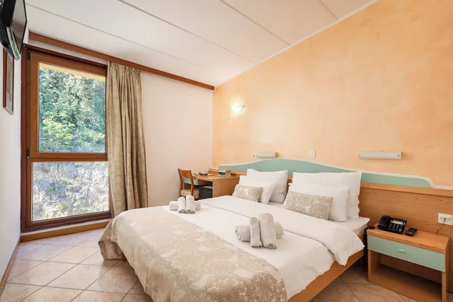 Economy, Queen Bed, Hill View، Hotel Mimosa - Lido Palace 4/8