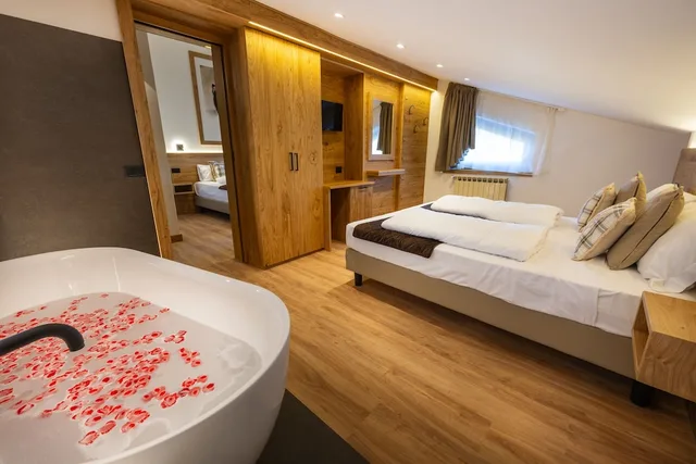 2 Bedrooms, Tower, Junior, 2 Double Beds, Bunk Bed, Hotel Iris 8/10