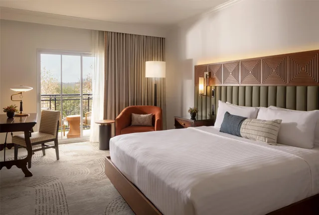 Guest Room, Deluxe, King Bed, Hill Country View, Signia by Hilton La Cantera Resort & Spa 1/4
