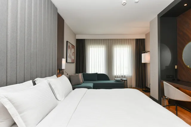غرفة بريميوم بسرير كينج مع دخول الصالة، Crowne Plaza Ankara, an IHG Hotel 1/6